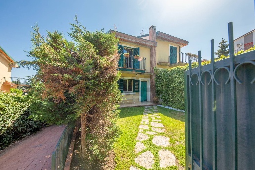 casa indipendente in vendita a Trecastagni