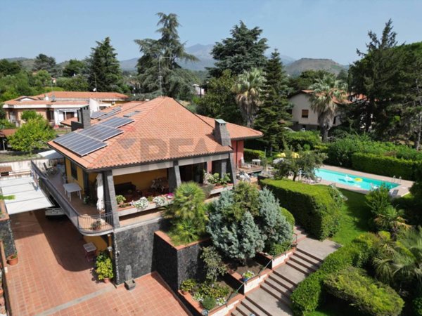 casa indipendente in vendita a Trecastagni