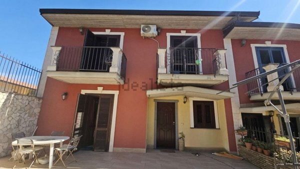 casa indipendente in vendita a Trecastagni