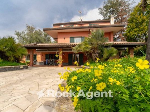 casa indipendente in vendita a Trecastagni