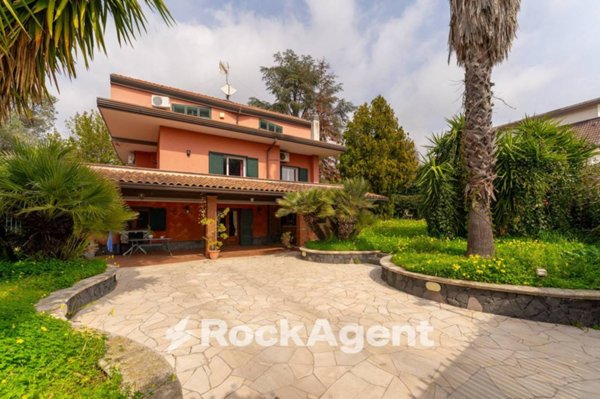 casa indipendente in vendita a Trecastagni