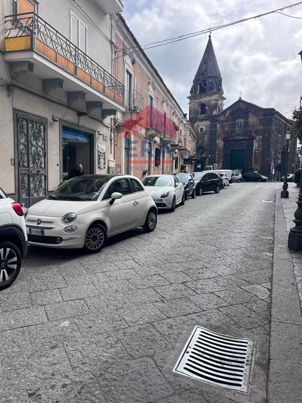 locale commerciale in vendita a Trecastagni