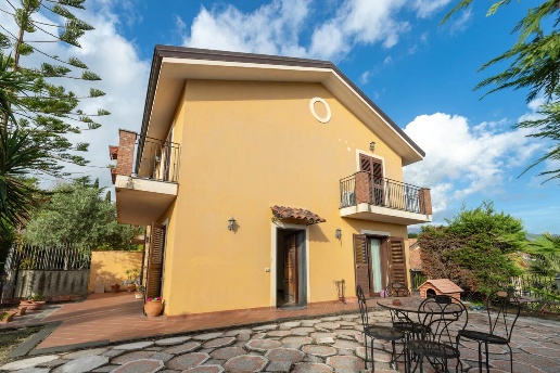 casa indipendente in vendita a Trecastagni