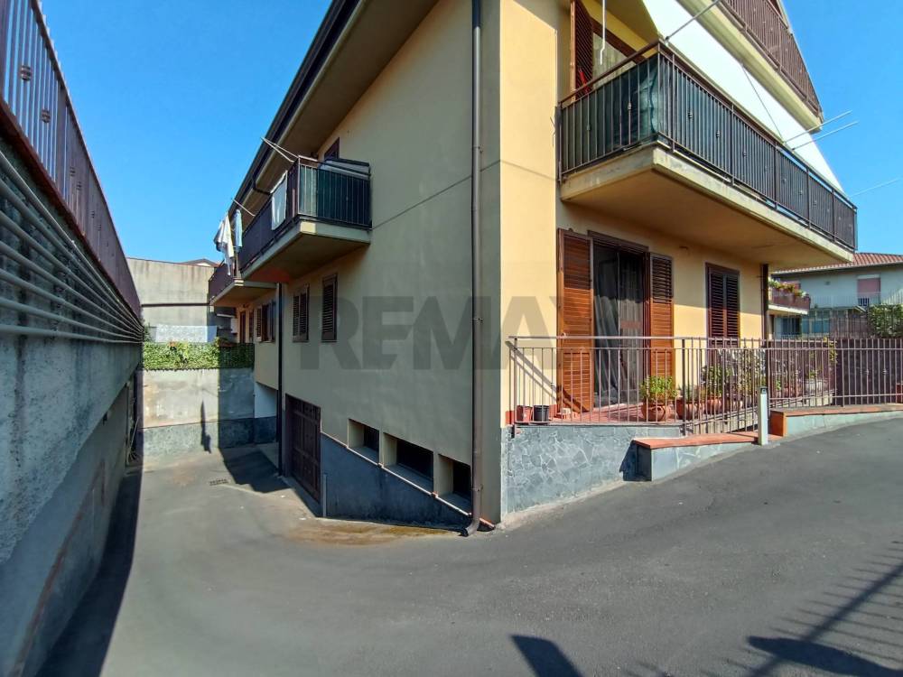 locale commerciale in vendita a Trecastagni