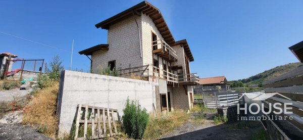 casa indipendente in vendita a Trecastagni