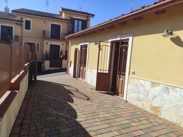 casa indipendente in vendita a Trecastagni