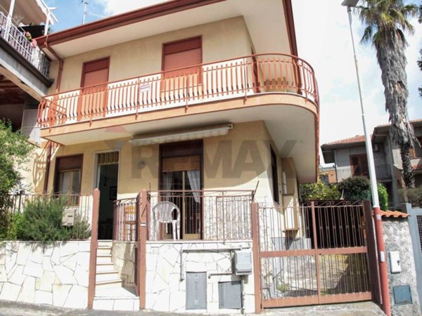 casa indipendente in vendita a Trecastagni