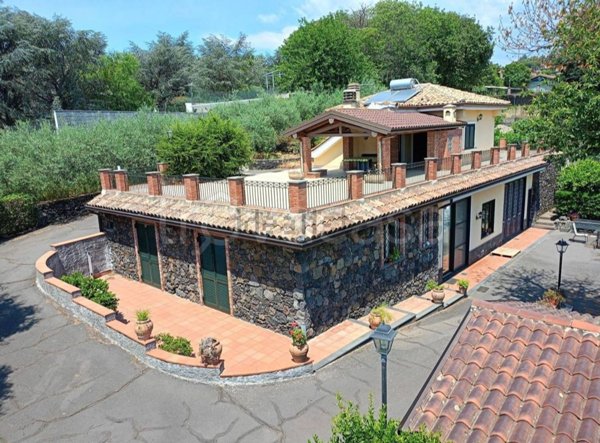 casa indipendente in vendita a Trecastagni