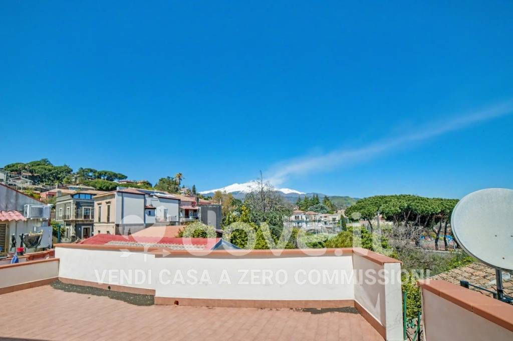 casa indipendente in vendita a Trecastagni