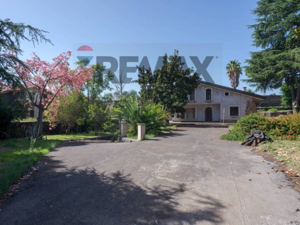 casa indipendente in vendita a Trecastagni