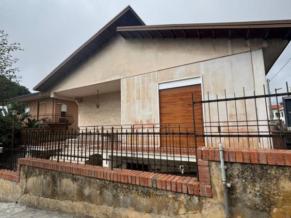 casa indipendente in vendita a Trecastagni