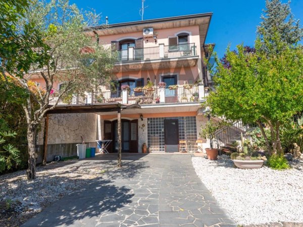 casa indipendente in vendita a Trecastagni