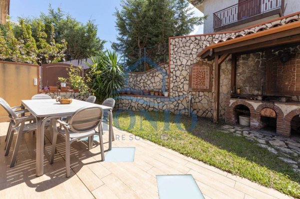 casa indipendente in vendita a Trecastagni