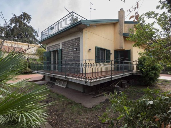 casa indipendente in vendita a Trecastagni