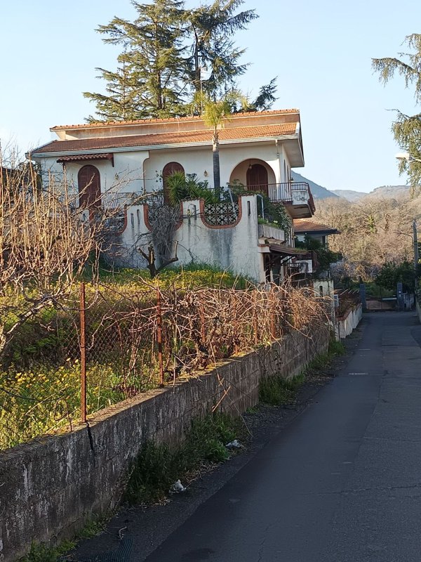 casa indipendente in vendita a Trecastagni