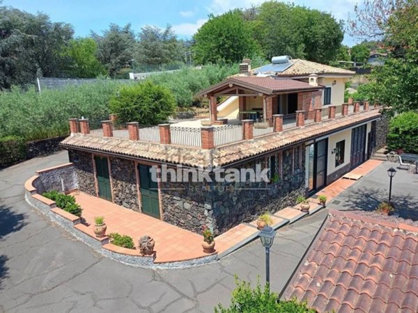 casa indipendente in vendita a Trecastagni