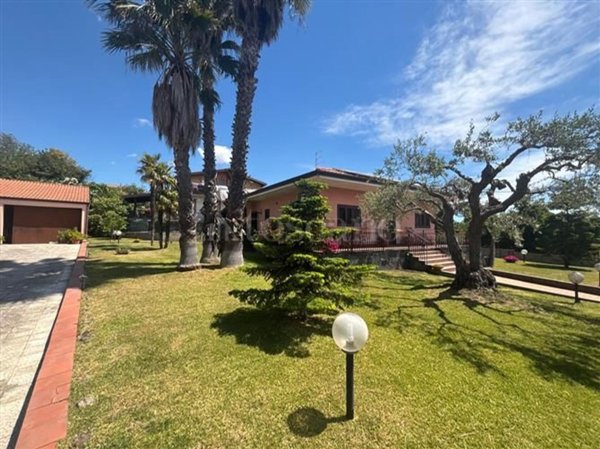 casa indipendente in vendita a Trecastagni