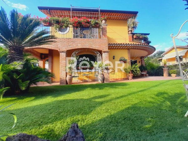 casa indipendente in vendita a Trecastagni