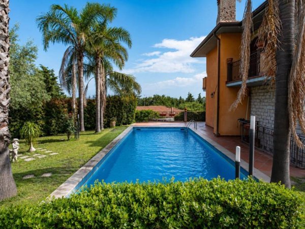 casa indipendente in vendita a Trecastagni