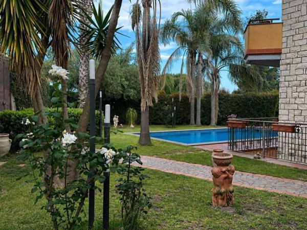 casa indipendente in vendita a Trecastagni