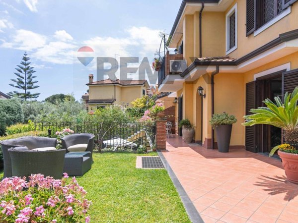 casa indipendente in vendita a Trecastagni
