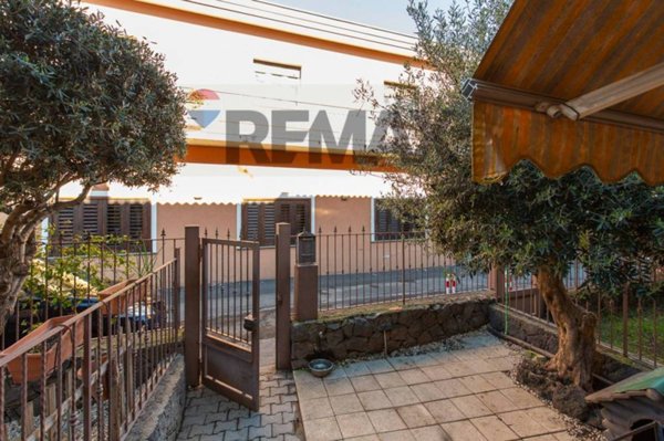 casa indipendente in vendita a Trecastagni