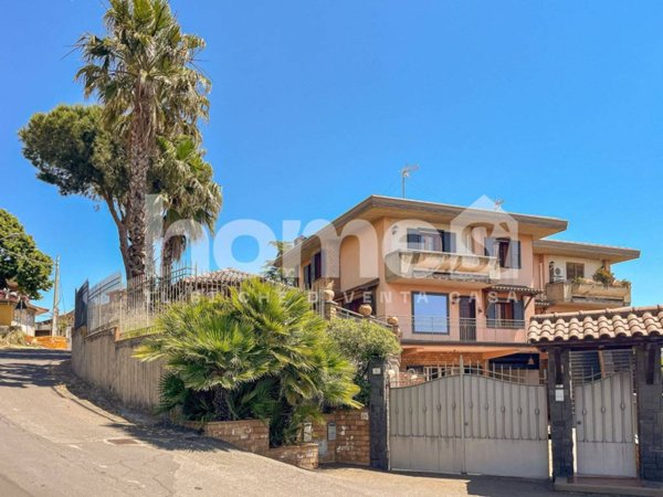 casa indipendente in vendita a Trecastagni