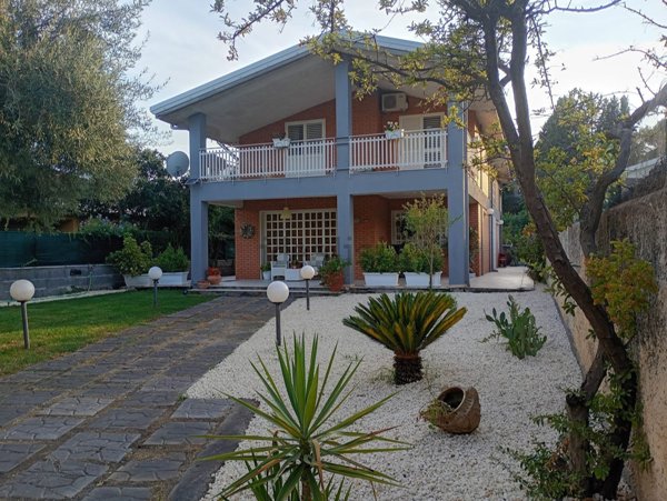 casa indipendente in vendita a Trecastagni