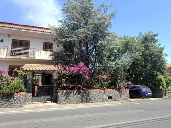 casa indipendente in vendita a Trecastagni