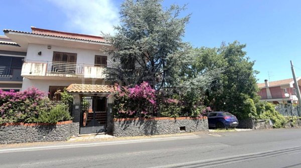 casa indipendente in vendita a Trecastagni