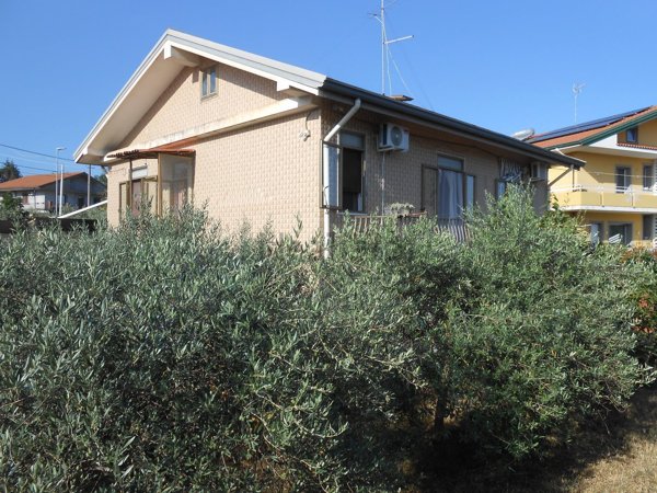 casa indipendente in vendita a Trecastagni