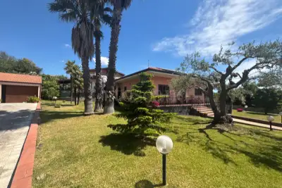 casa indipendente in vendita a Trecastagni