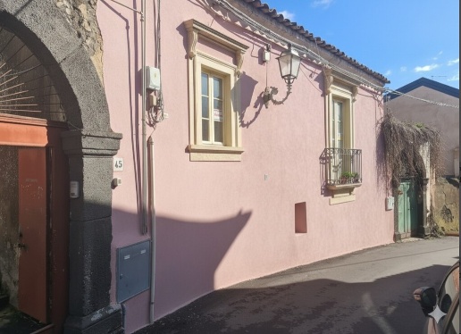 casa indipendente in vendita a Trecastagni