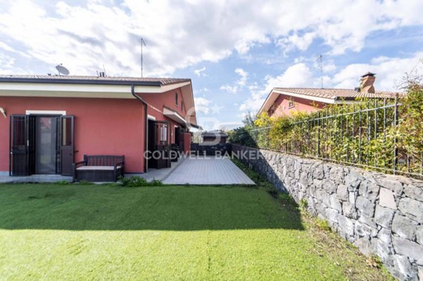 casa indipendente in vendita a Trecastagni