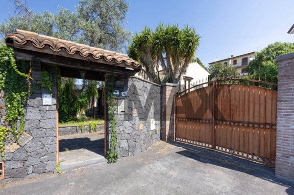 casa indipendente in vendita a Trecastagni