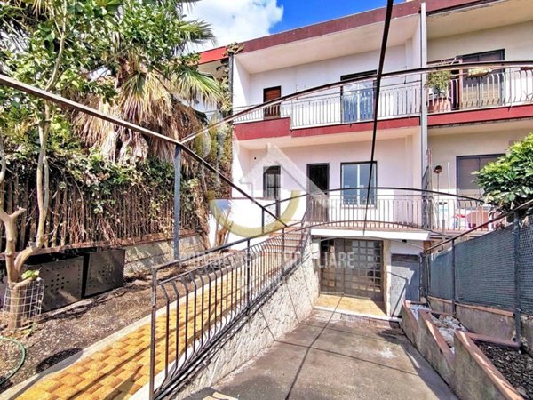 casa indipendente in vendita a Trecastagni