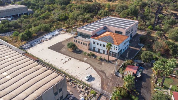 locale commerciale in vendita a Trecastagni