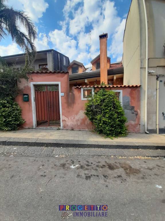 casa indipendente in vendita a Trecastagni