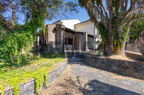 casa indipendente in vendita a Trecastagni