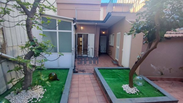 casa indipendente in vendita a Trecastagni