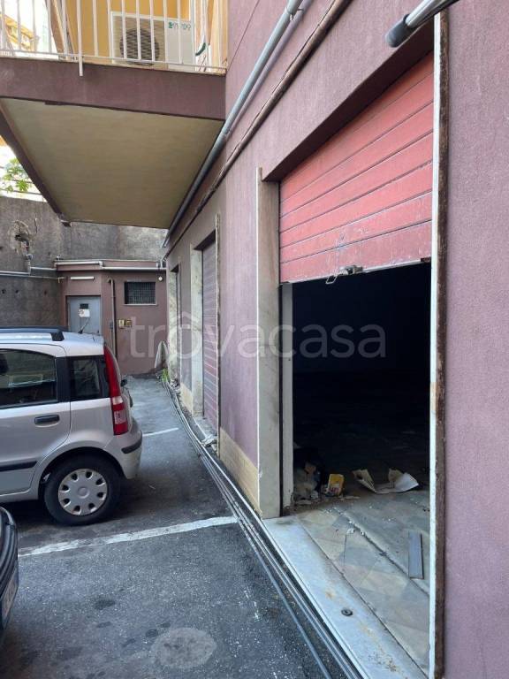 locale commerciale in vendita a Tremestieri Etneo