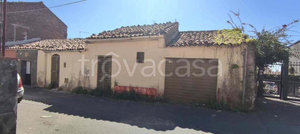 casa indipendente in vendita a Tremestieri Etneo