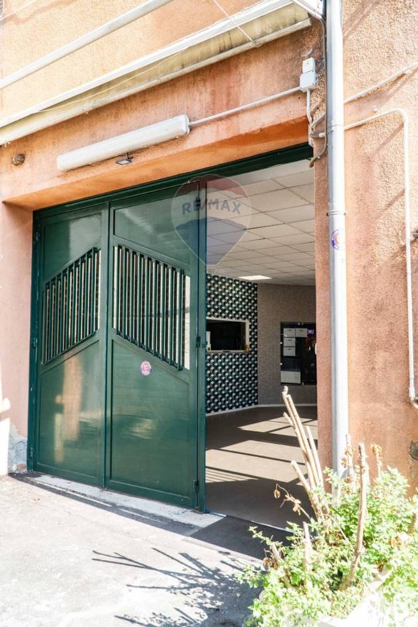 negozio in vendita a Tremestieri Etneo in zona Canalicchio