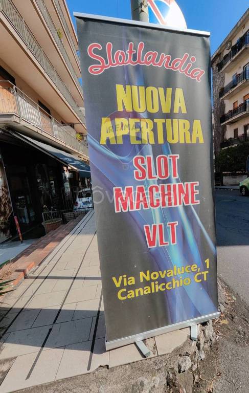negozio in vendita a Tremestieri Etneo in zona Canalicchio