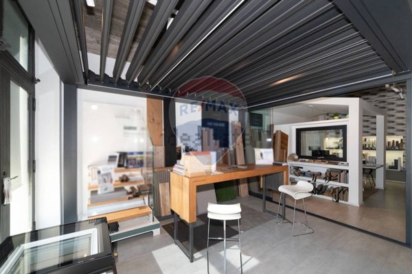 locale commerciale in vendita a Tremestieri Etneo in zona Canalicchio