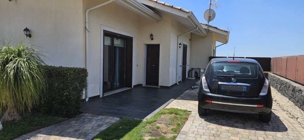 casa indipendente in vendita a Tremestieri Etneo