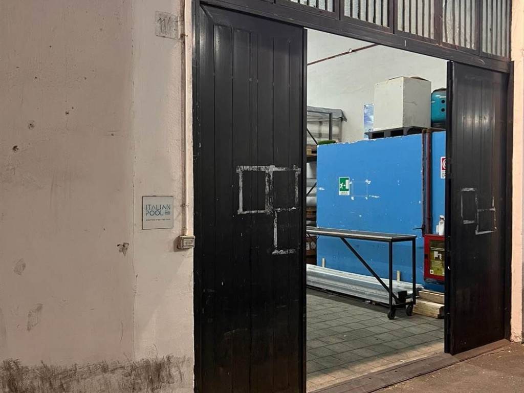 locale commerciale in vendita a Tremestieri Etneo in zona Canalicchio