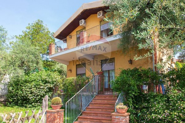 casa indipendente in vendita a Tremestieri Etneo