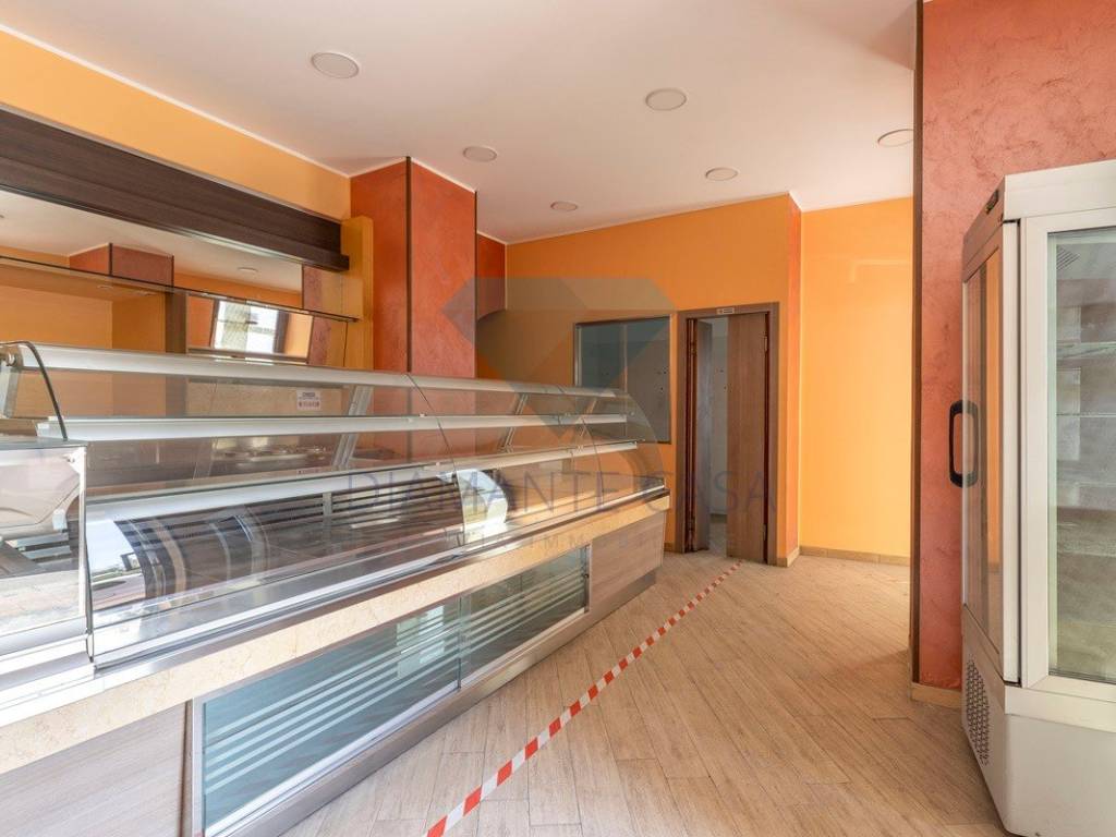 negozio in vendita a Tremestieri Etneo