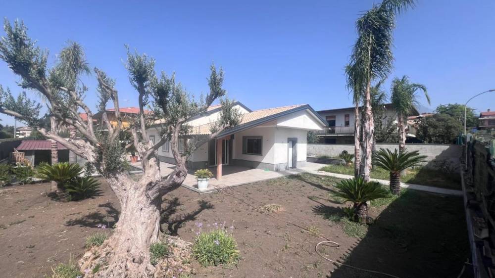 casa indipendente in vendita a Tremestieri Etneo